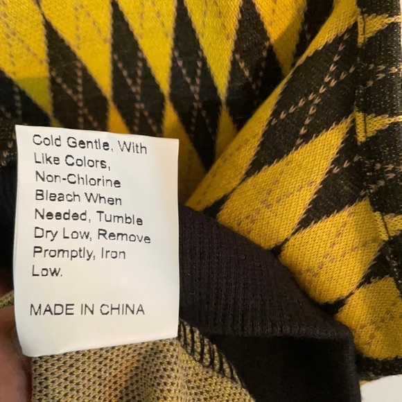 Yellow And Black Diamond Pattern Top - Picture 13 of 14